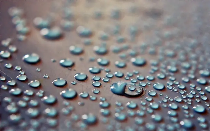 shallow focus photography of water drop